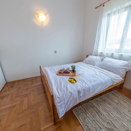 Apartments Krivicic Green Pomer Exterior foto