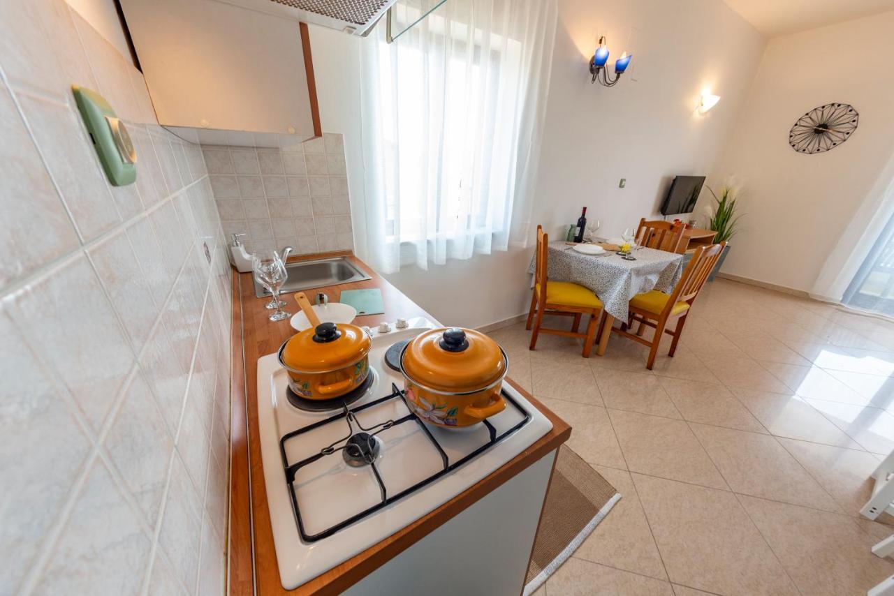 Apartments Krivicic Green Pomer Exterior foto