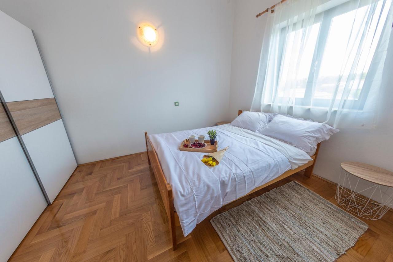 Apartments Krivicic Green Pomer Exterior foto